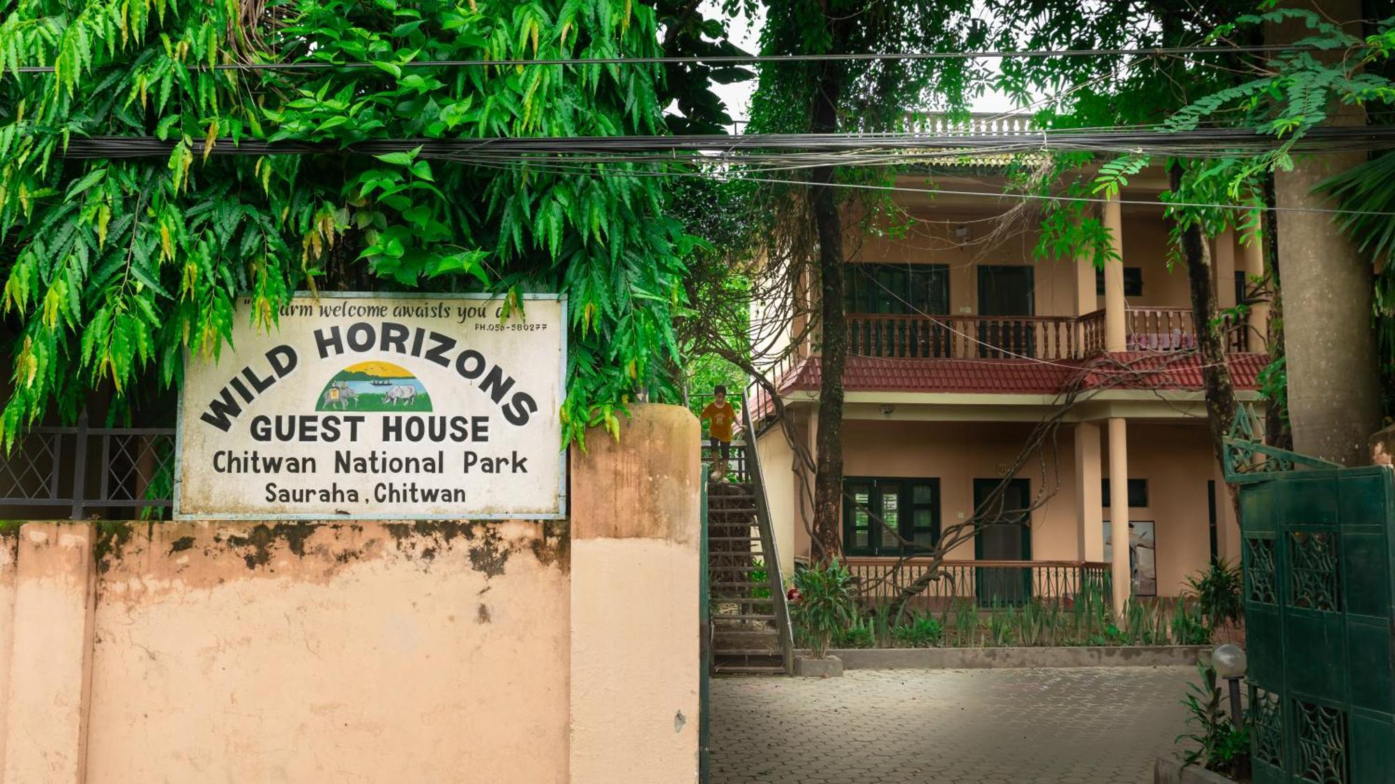 Wild Horizons Guest House Sauraha Exterior photo