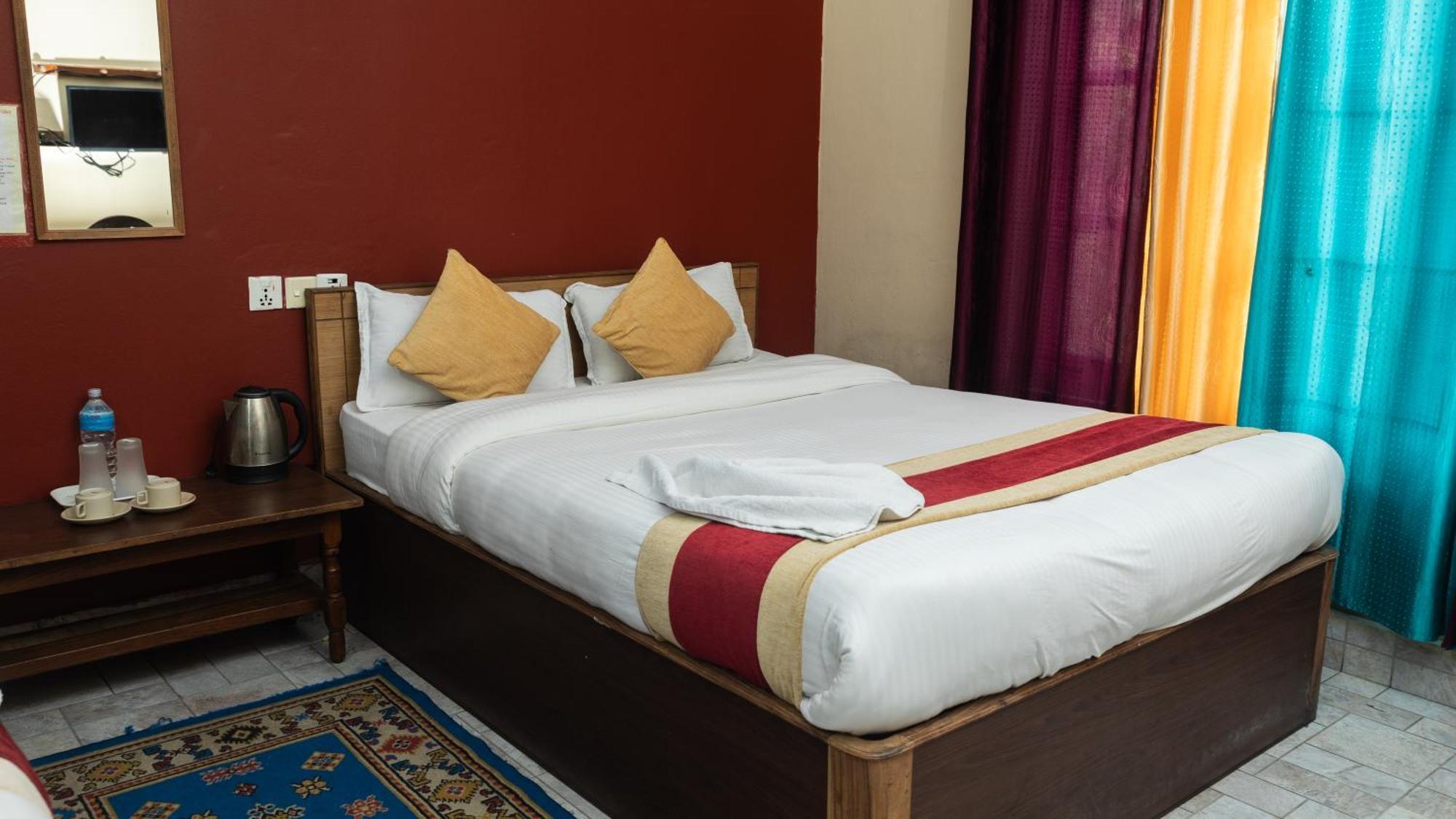 Wild Horizons Guest House Sauraha Exterior photo