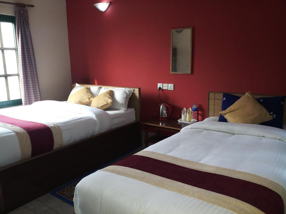 Wild Horizons Guest House Sauraha Exterior photo